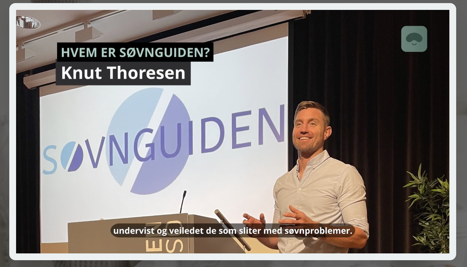 Knut on stage presenting Søvnguiden
